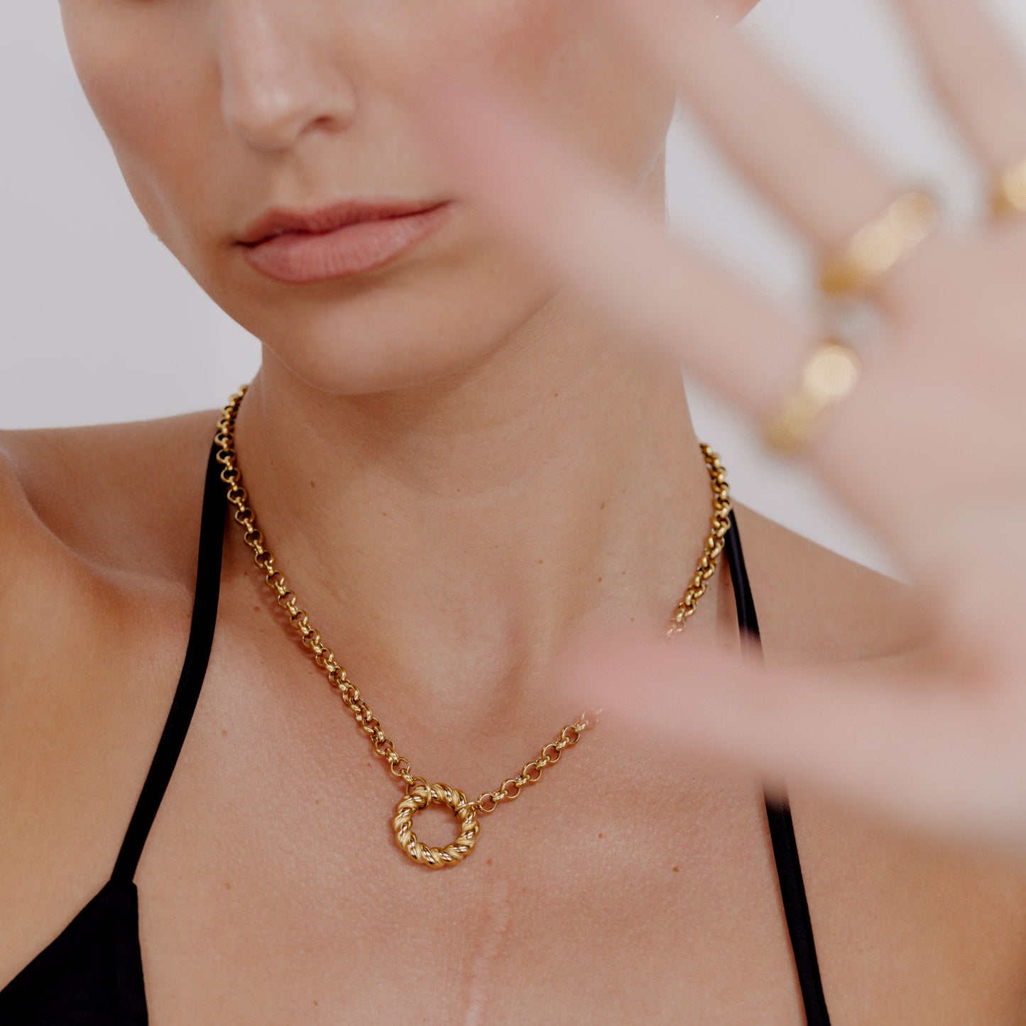 Twisted Donut Necklace Gold