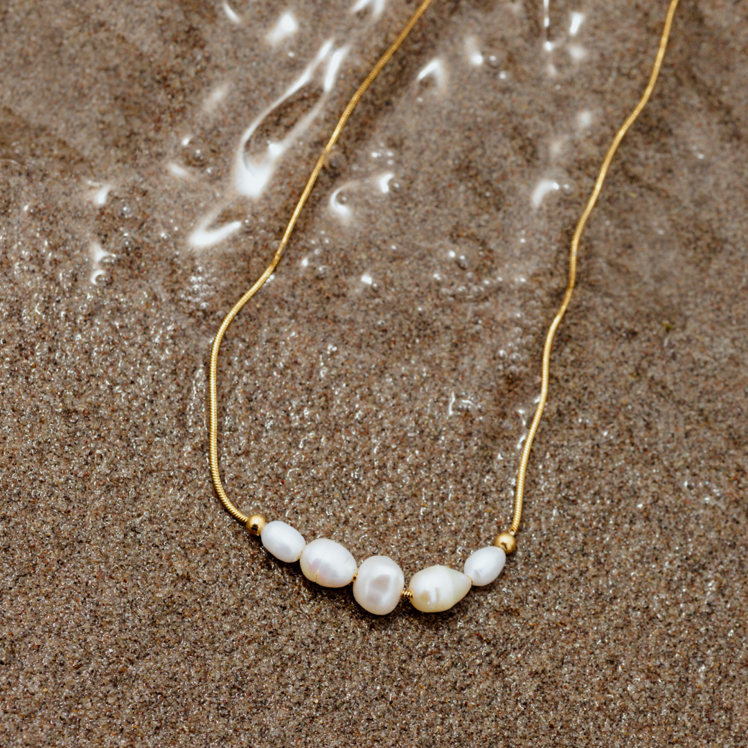 Pearlessence Choker Gold
