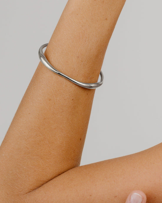 Graceful Curves Bangle Silber