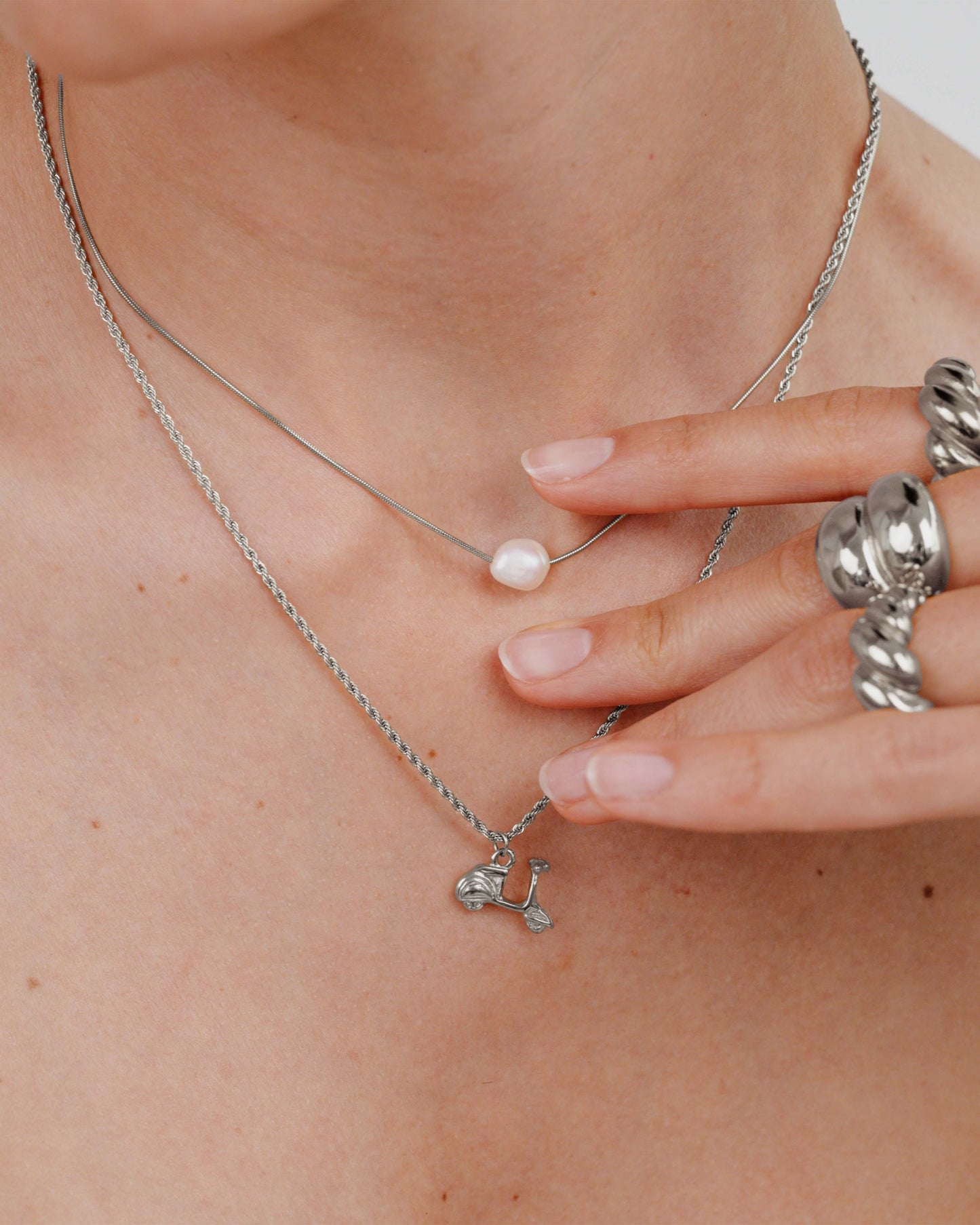 [[Farbe:Silber,shopthelook]]