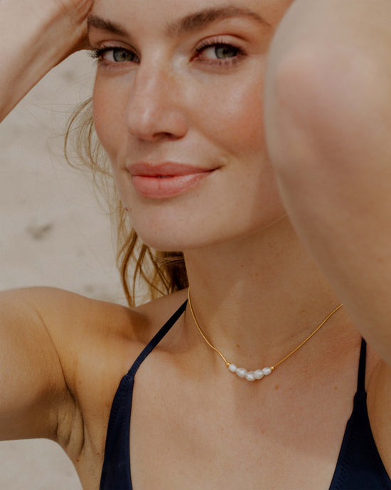 Pearlessence Choker Gold