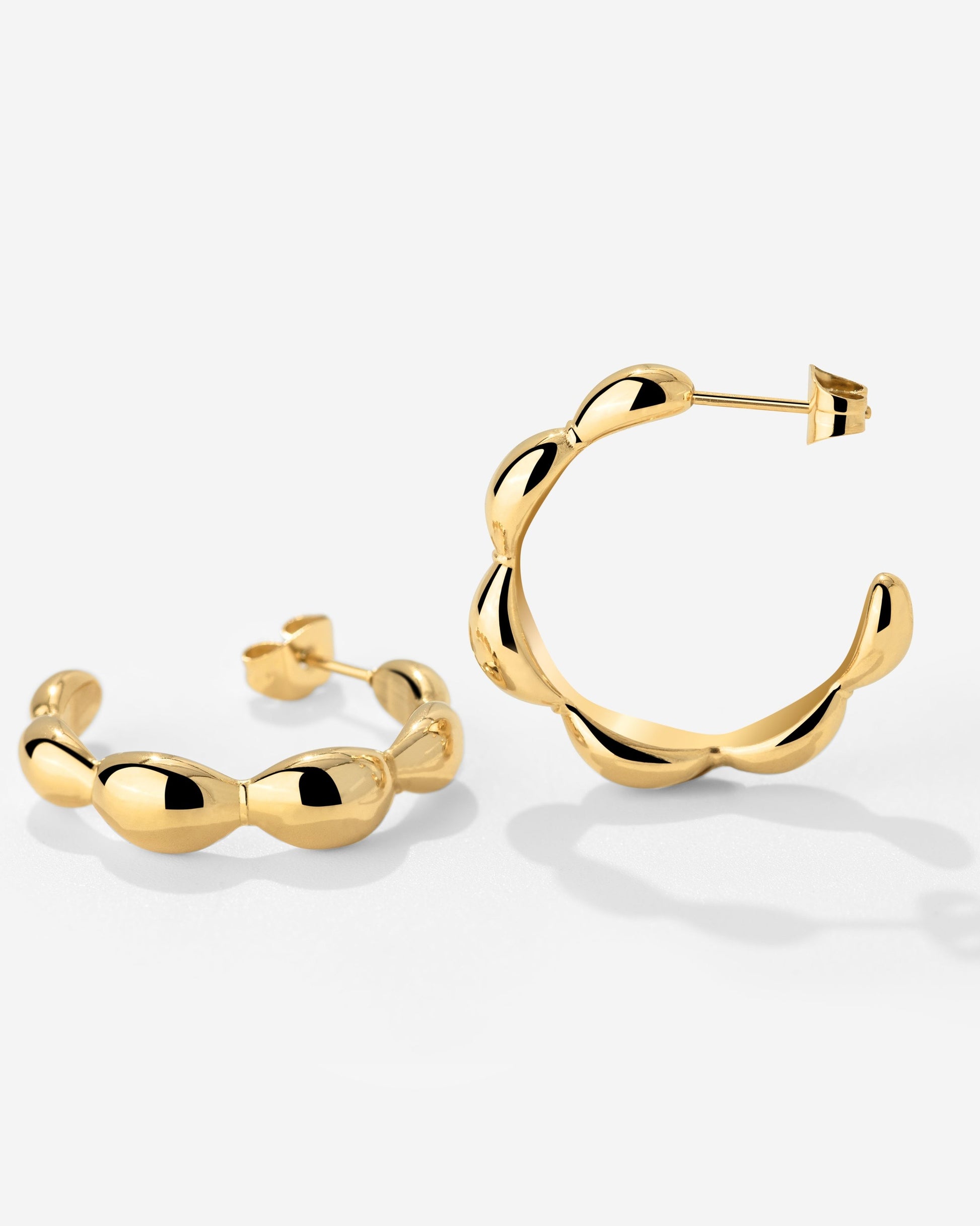 Graceful Curves Hoop Studs Gold