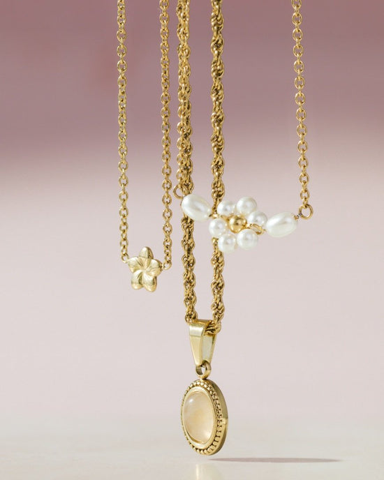 Blush Quartz Necklace Gold