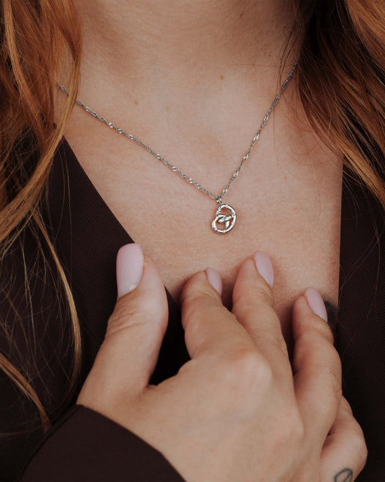 Bedazzle my Pretzel Necklace Silber
