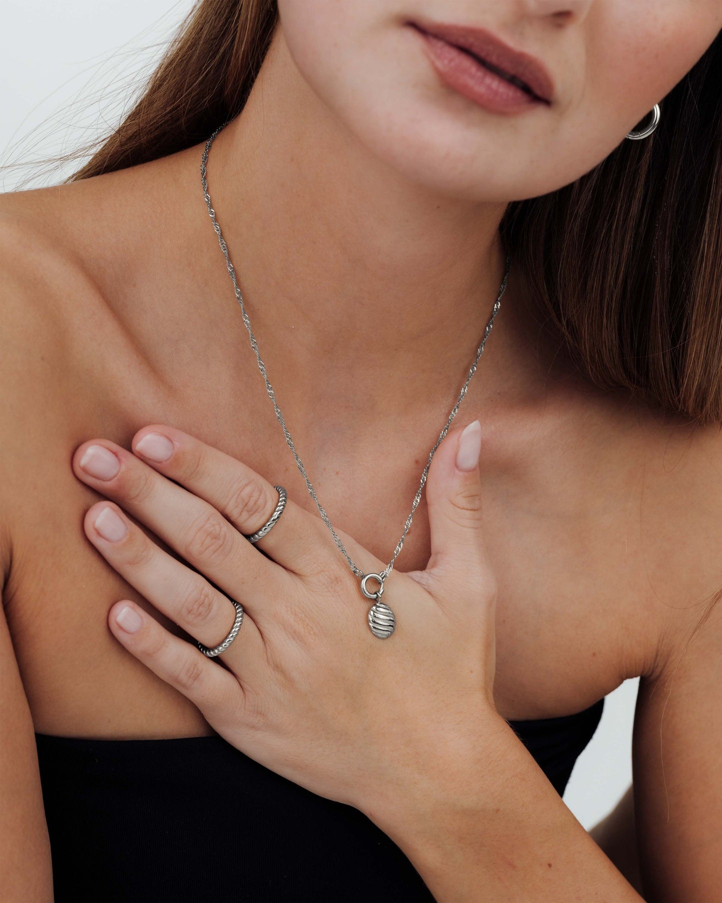 [[Farbe:Silber,shopthelook]]