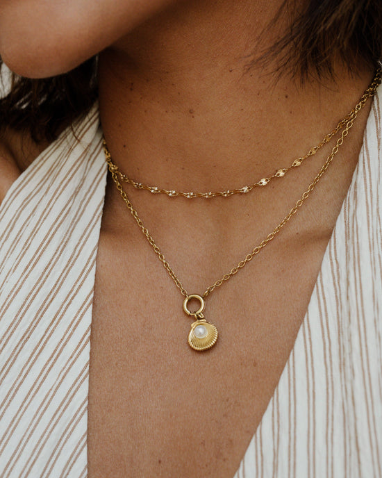 Pearly Shell Classic Chain Necklace Set Gold