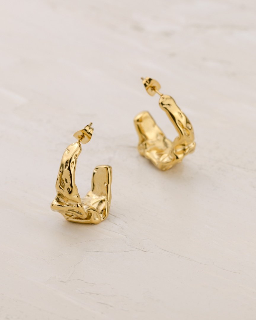 Crinkled Hoop Studs Gold