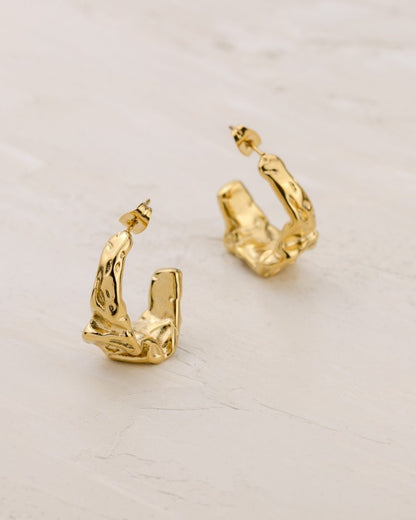 Crinkled Hoop Studs Gold