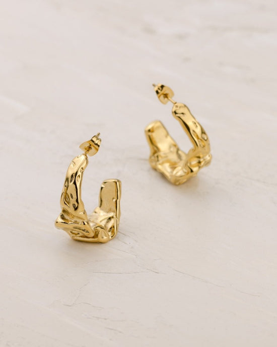 Crinkled Hoop Studs Gold