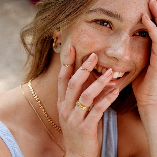 V-Shape Knuckle Ring Gold