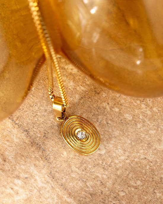 Nostalgia Necklace Gold