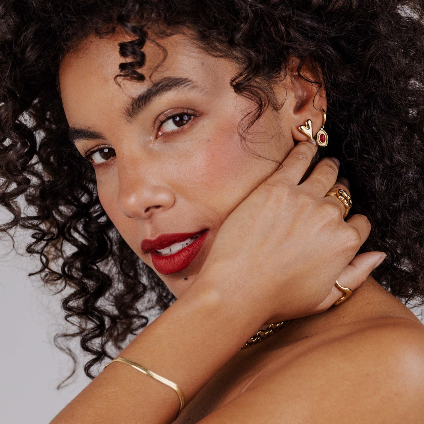 Flowy Heart Studs Small Gold