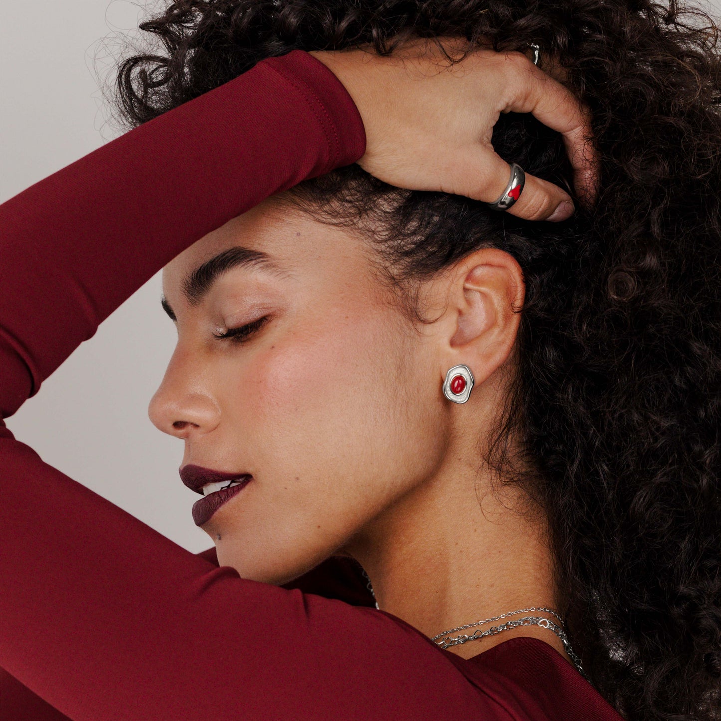 Scarlet Treasure Studs Silber