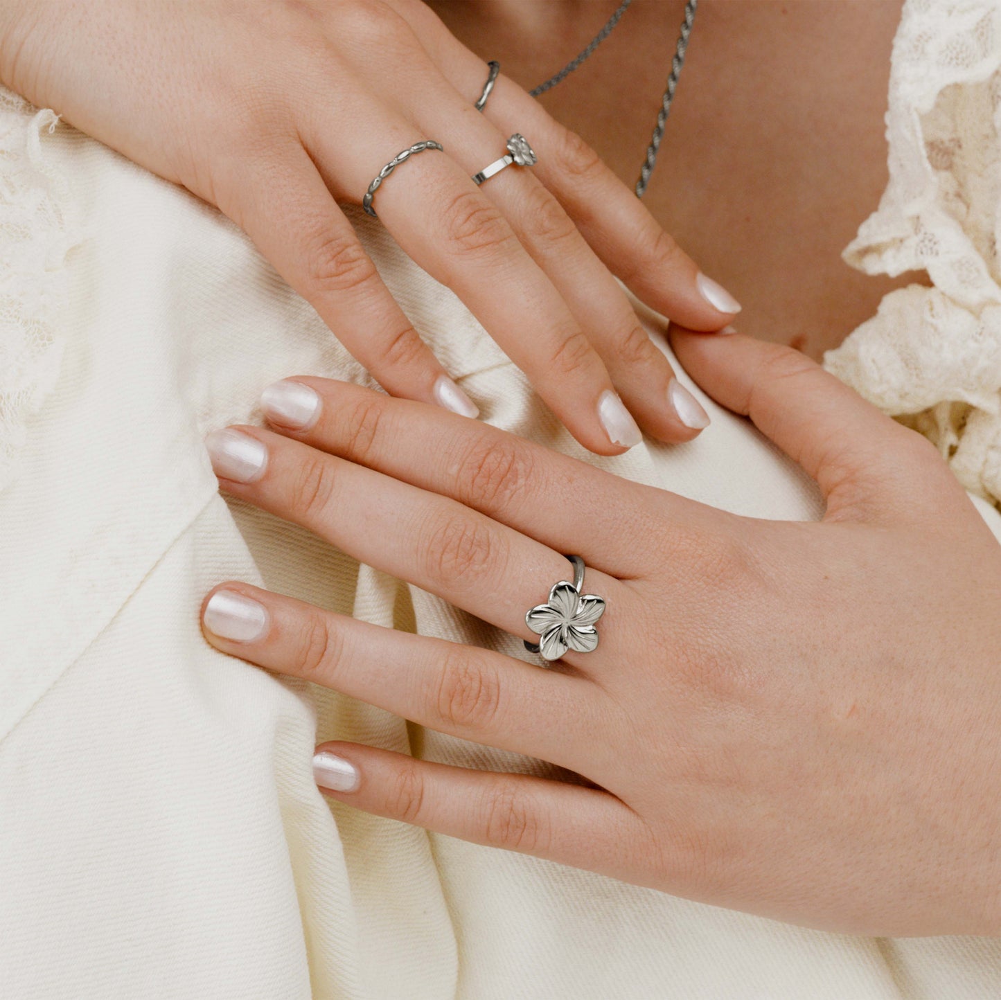 Floral Glow Ring Silber