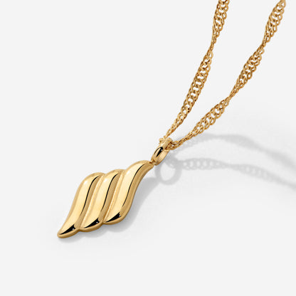 Lustrous Pendant Necklace Gold