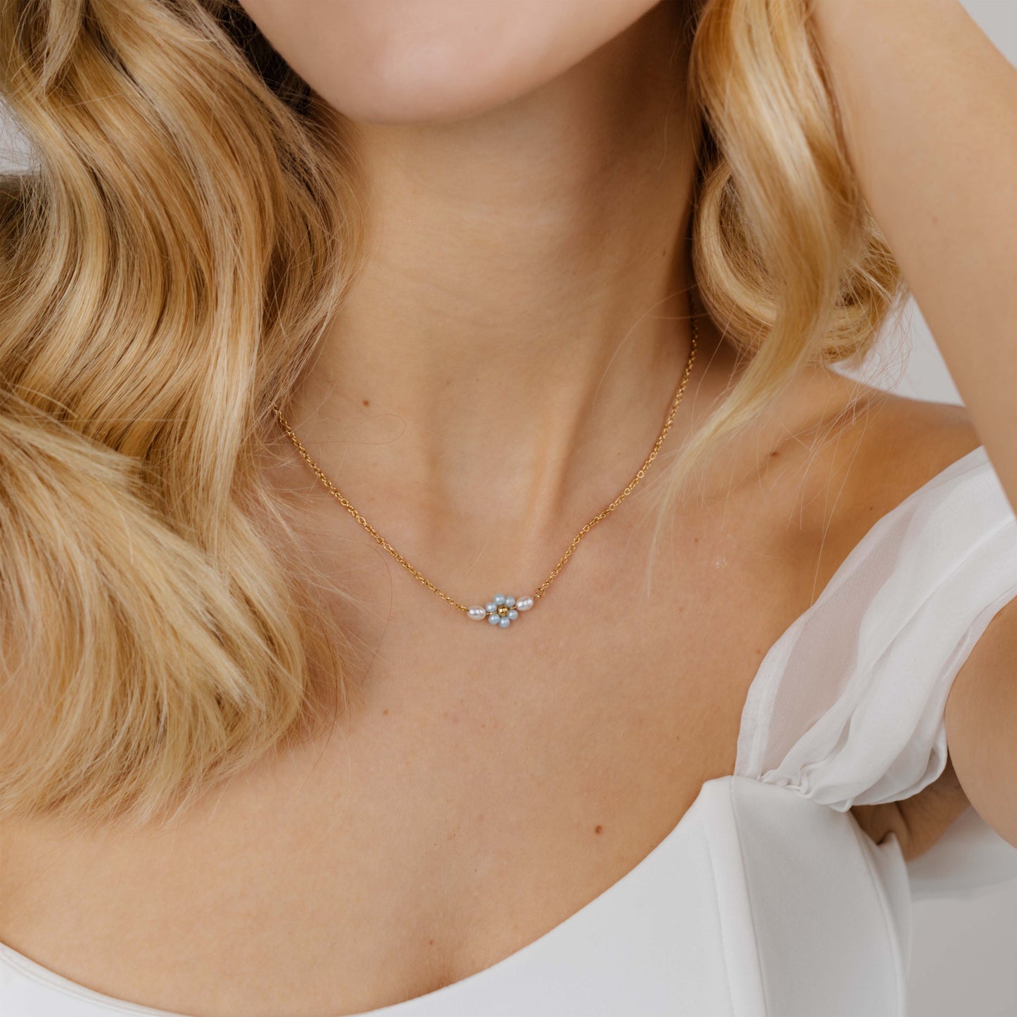 Forever Blue Daisy Necklace Gold