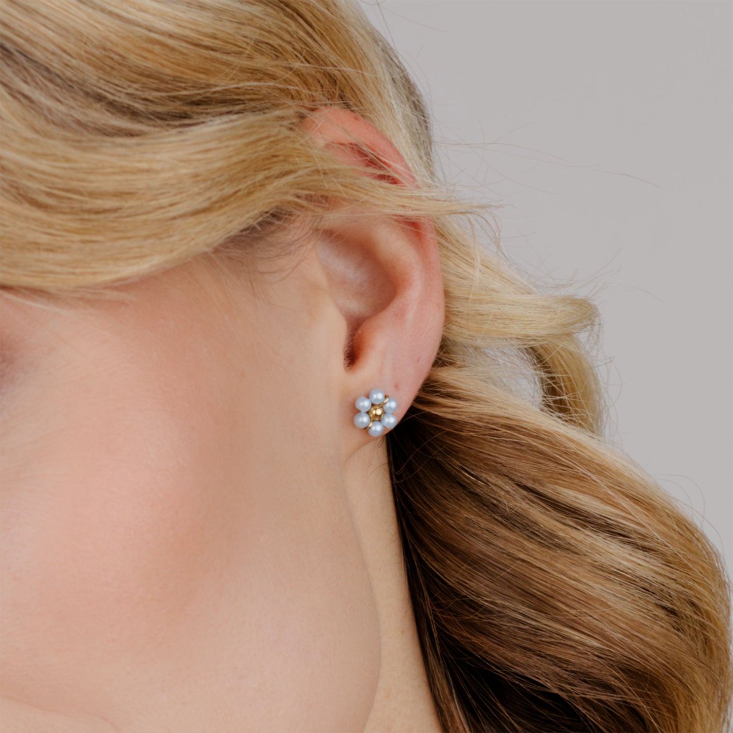 Forever Blue Daisy Studs Gold