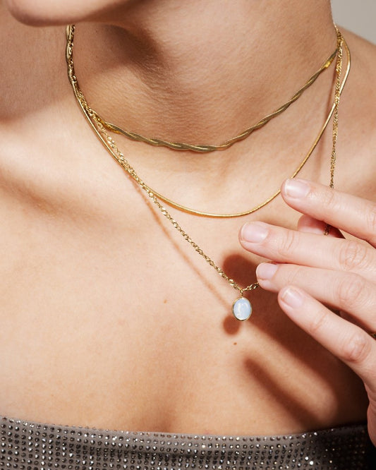 Oval Pendant Necklace Gold