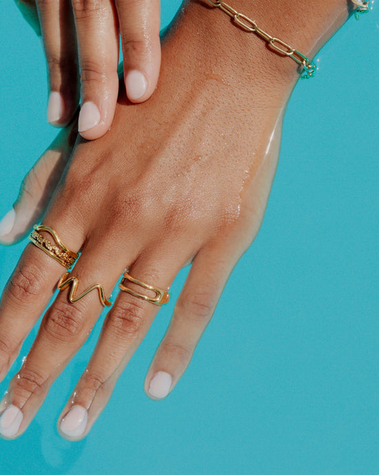 Flowing Gap Ring Gold