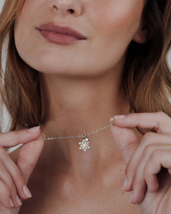 Sparkling Snowflake Necklace Silber