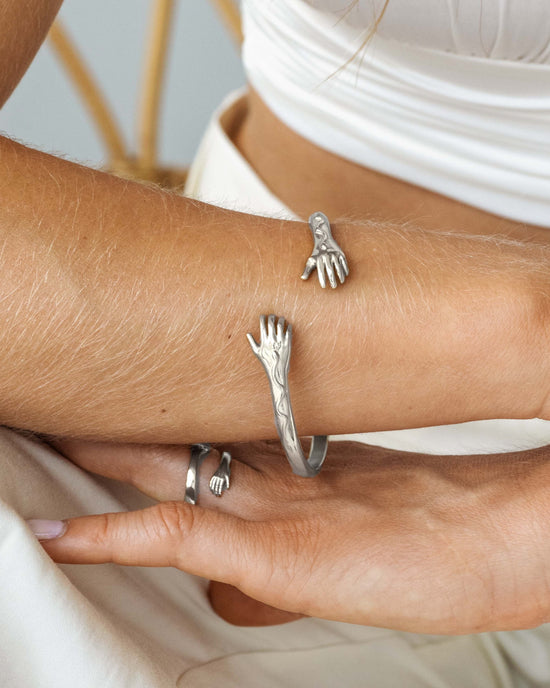 Love Lisa Hug Bangle Silber