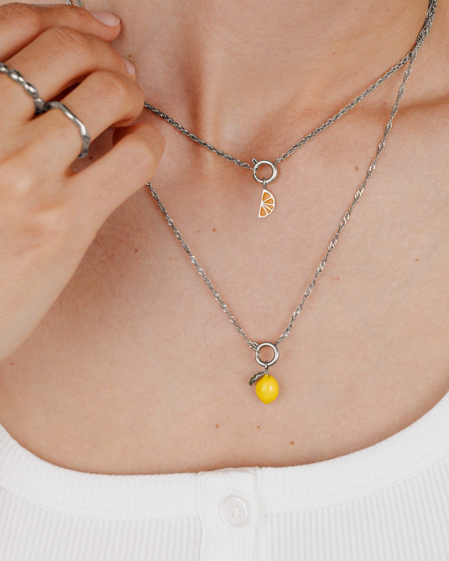 [[Farbe:Silber,shopthelook]]