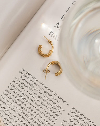 Winding Hoop Studs Gold