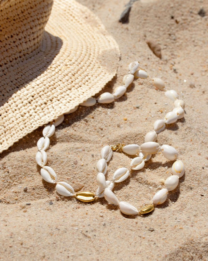 One in a Shell Choker Gold