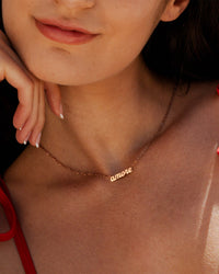 [[Farbe:Roségold,Tragebild]]