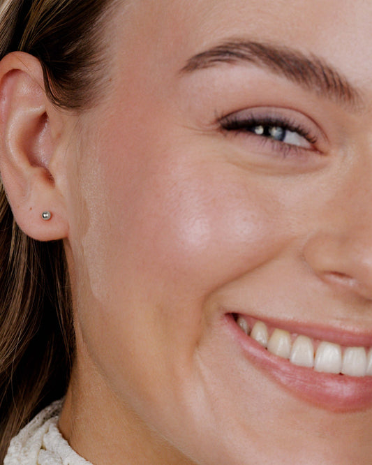 Delicate Bead Studs Silber
