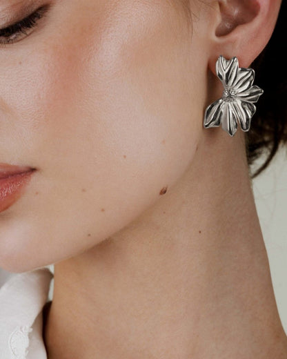 Eternal Bloom Studs Silber