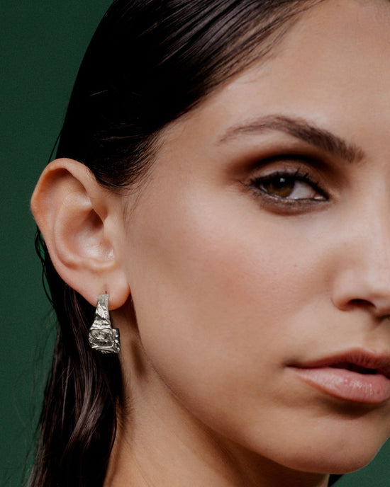 Crinkled Hoop Studs Silber