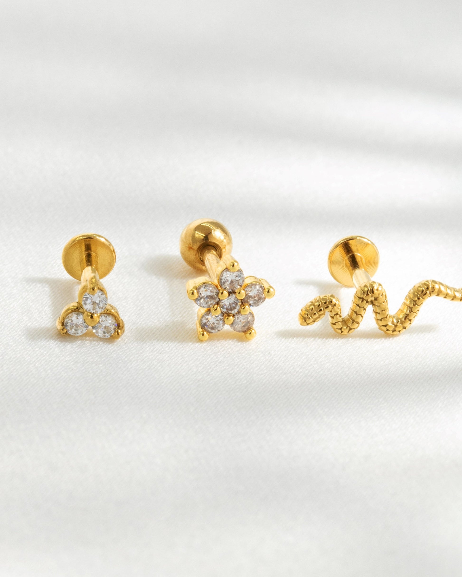 Radiant Flower Piercing Stud Silber