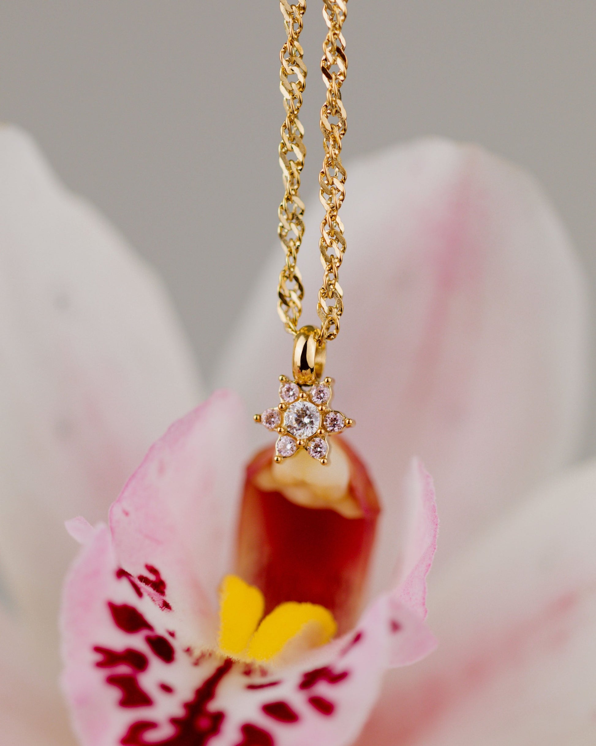 Sparkling Purple Petal Necklace Roségold