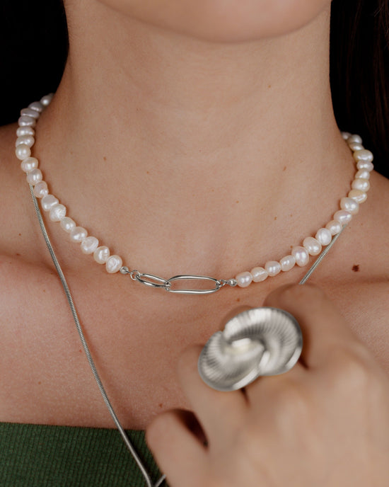 Fluidity Pearl Necklace Silber