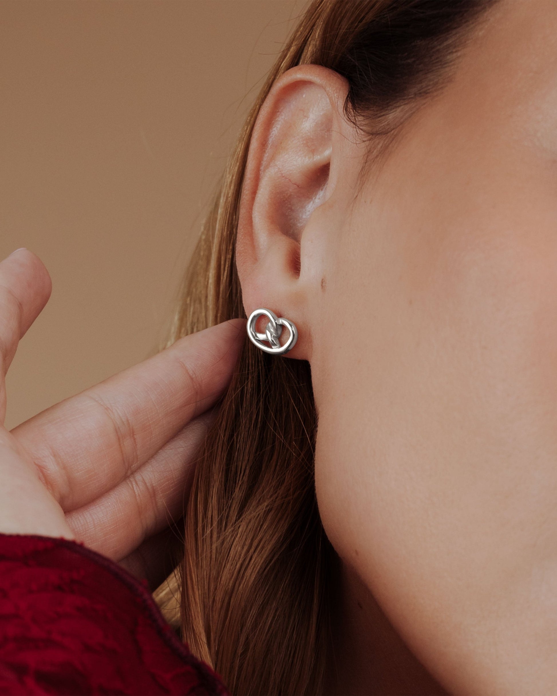 Pretzel Babe Studs Silber