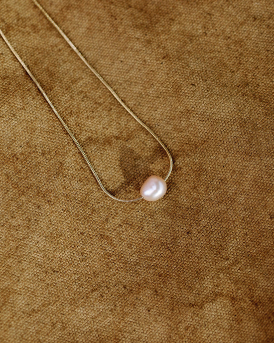 Blush Pearl Choker Gold