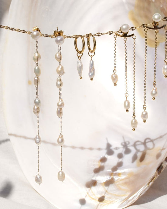 Annas Sparkle Pearl Studs Gold