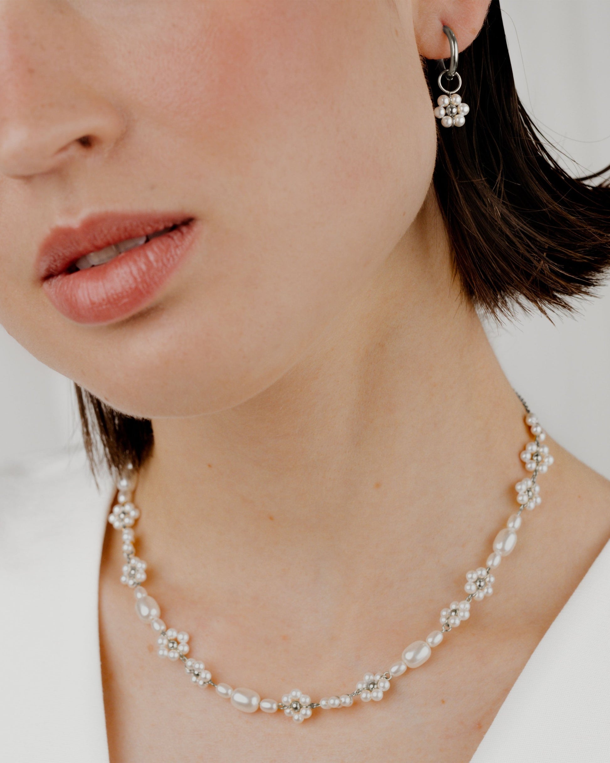 Flowery Pearls Choker Silber