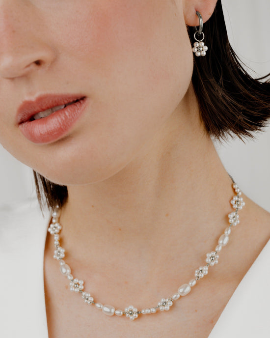 Flowery Pearls Choker Silber