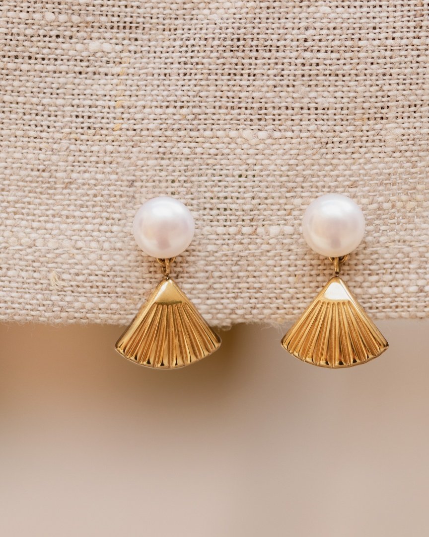Pearl & Fan Studs Gold