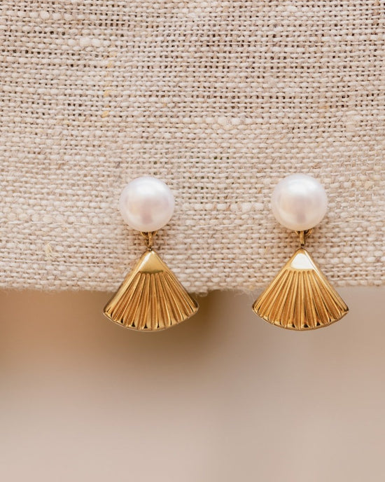Pearl & Fan Studs Gold