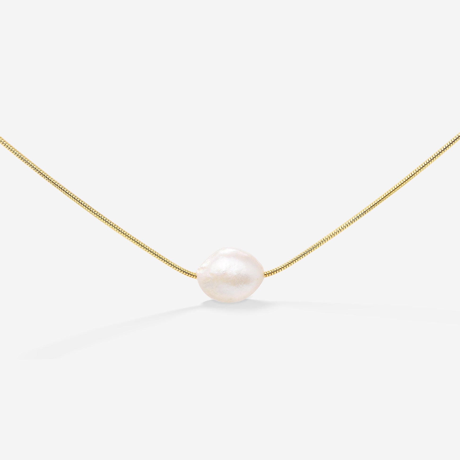 Minimalist Pearl Choker Gold