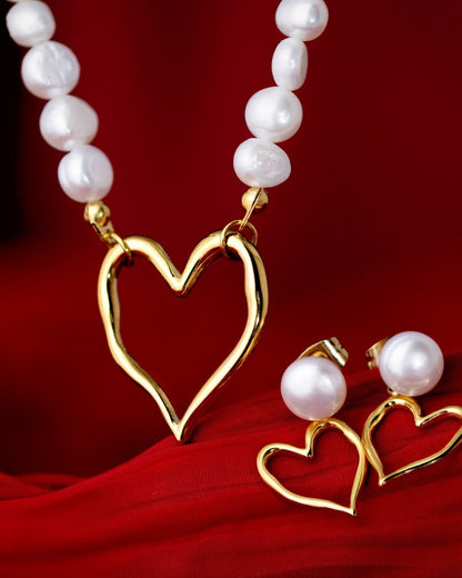 Melting Heart Pearl Studs Gold