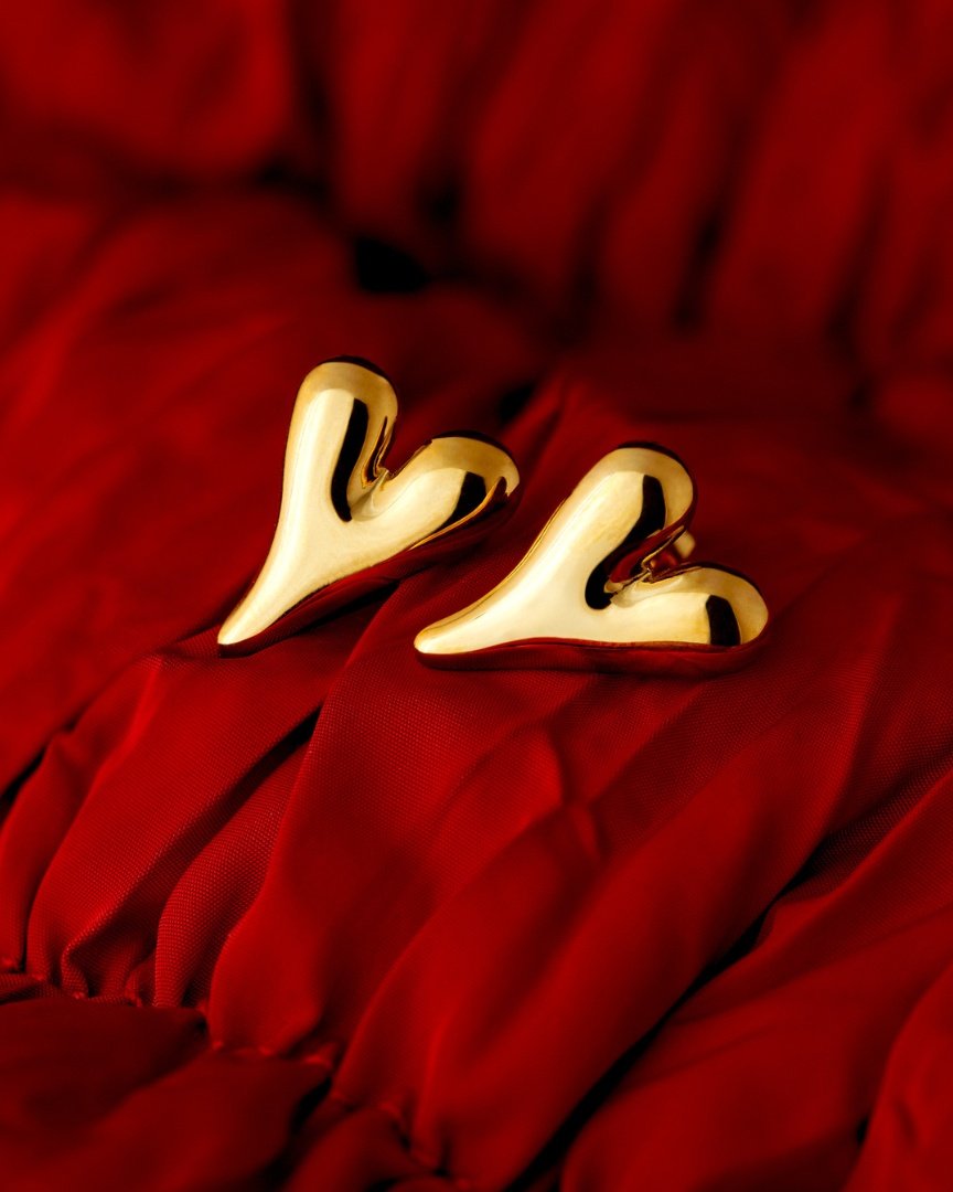 Flowy Heart Studs Large Gold