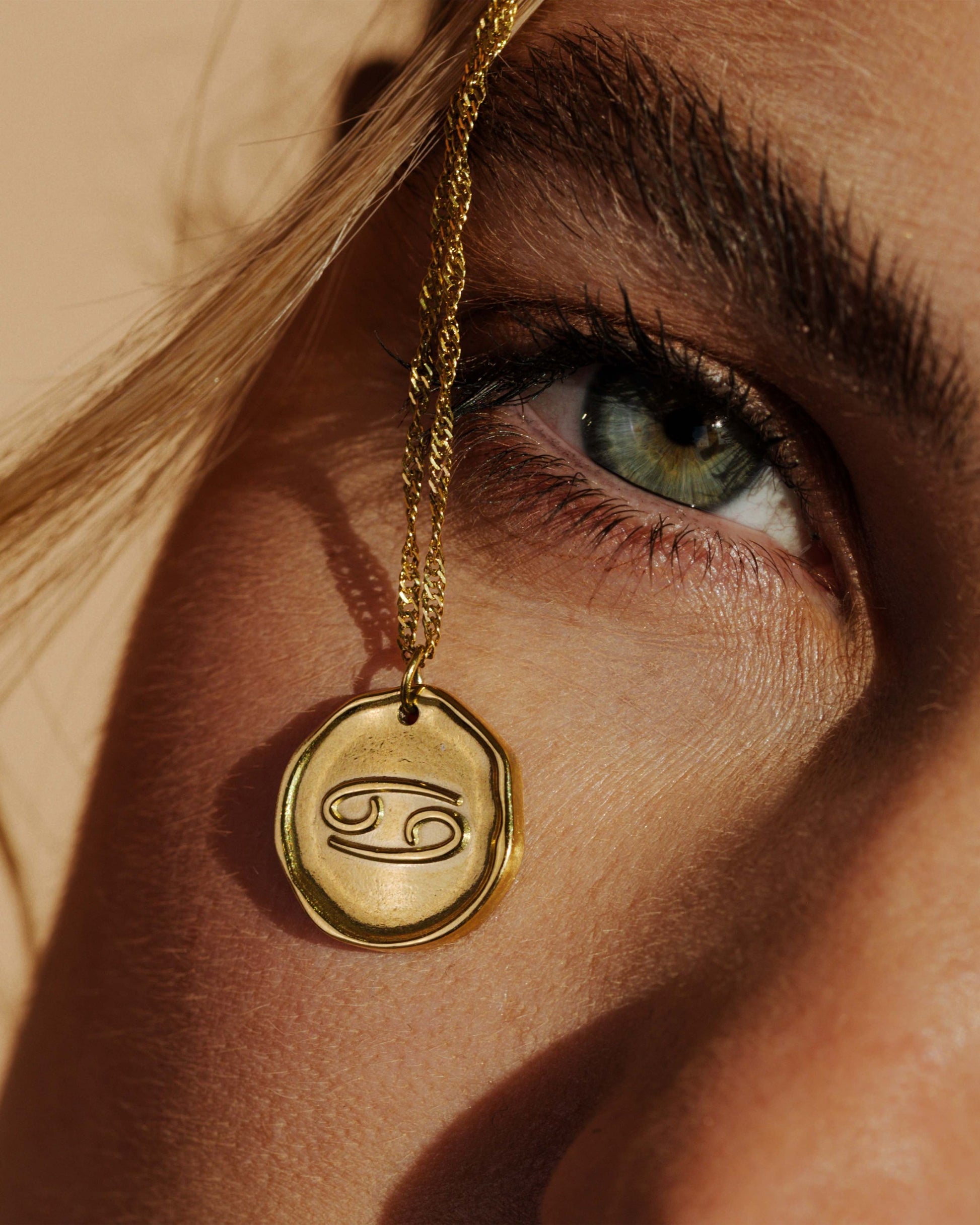 Zodiac Necklace – Cancer / Krebs Gold