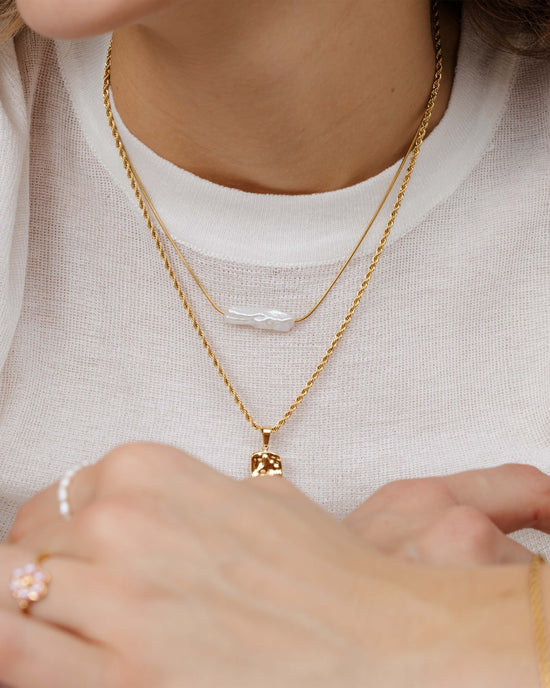 Luminous Pearl Choker Gold