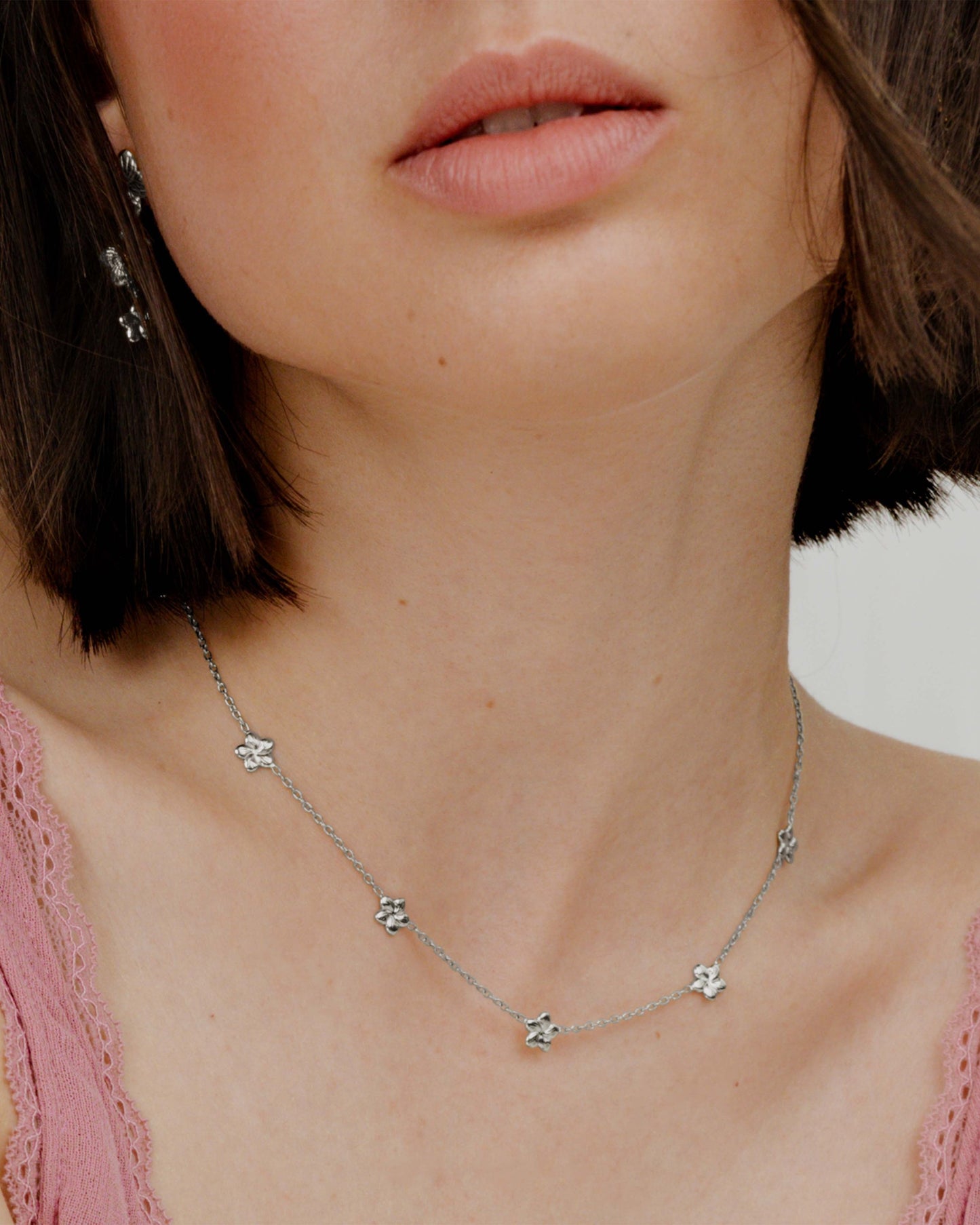 [[Farbe:Silber,Tragebild]]