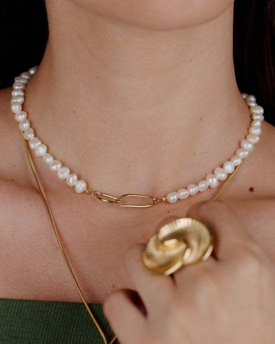 Fluidity Pearl Necklace Gold