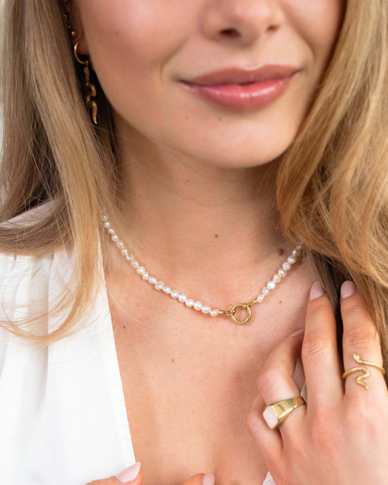 Lola Power Pearl Necklace Gold